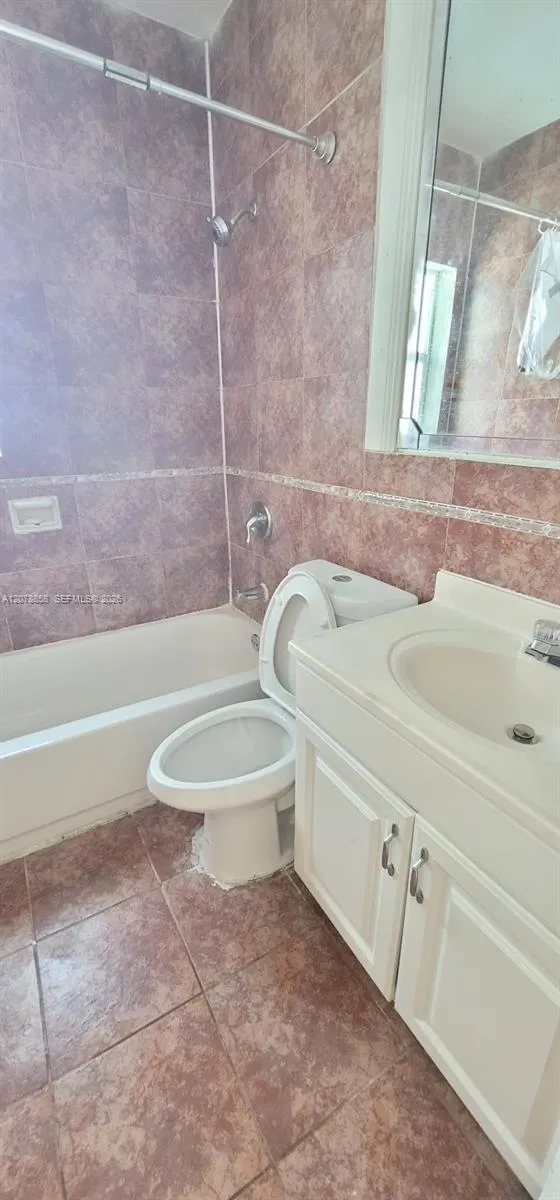 141 NE 168th St #0 North Miami Beach, FL 33162