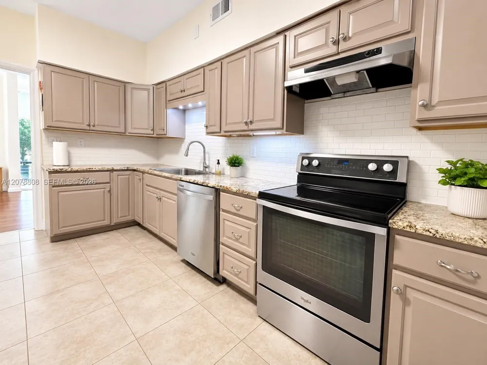 9400 E Bay Harbor Dr #3 Bay Harbor Islands, FL 33154