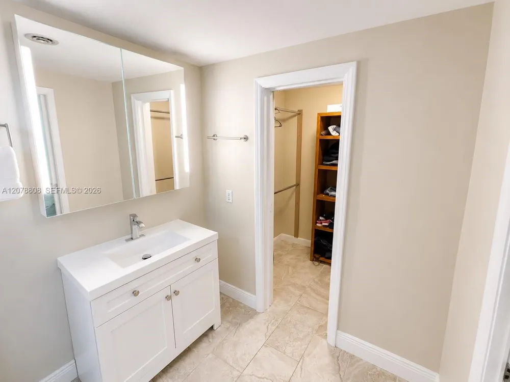 9400 E Bay Harbor Dr #3 Bay Harbor Islands, FL 33154