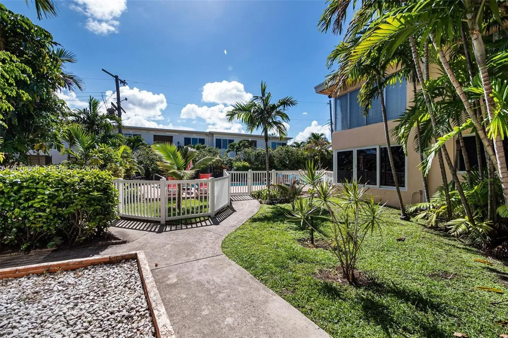 9400 E Bay Harbor Dr #3 Bay Harbor Islands, FL 33154