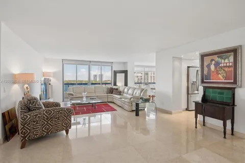 3500 Mystic Pointe Dr #805