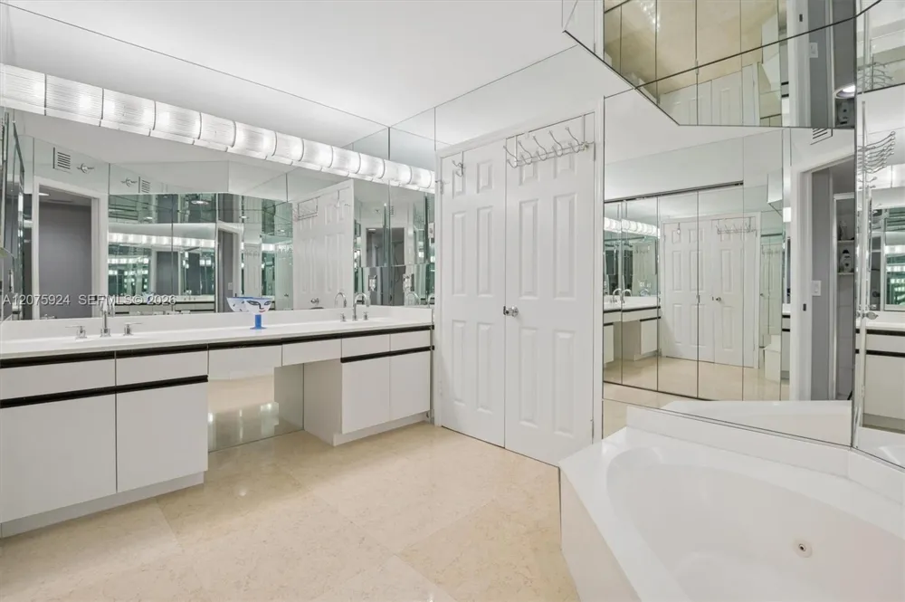 3500 Mystic Pointe Dr #805 Aventura, FL 33180
