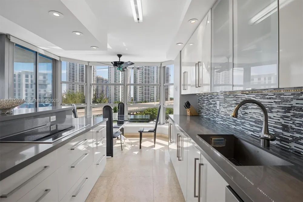 3500 Mystic Pointe Dr #805 Aventura, FL 33180