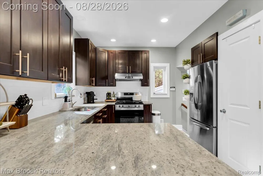 118 Rhode Island Avenue Royal Oak City, MI 48067
