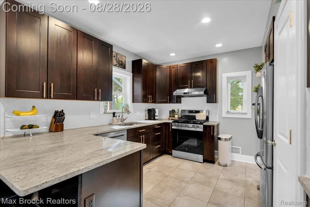 118 Rhode Island Avenue Royal Oak City, MI 48067