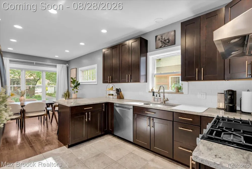 118 Rhode Island Avenue Royal Oak City, MI 48067