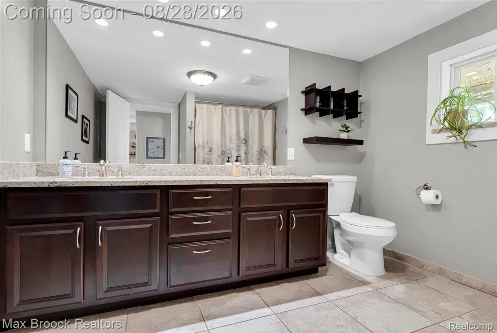 118 Rhode Island Avenue Royal Oak City, MI 48067