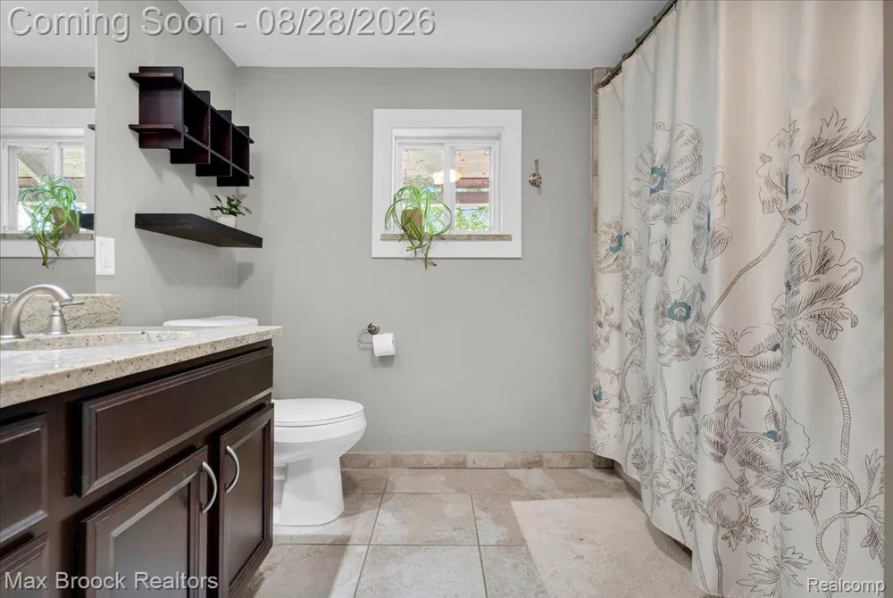 118 Rhode Island Avenue Royal Oak City, MI 48067