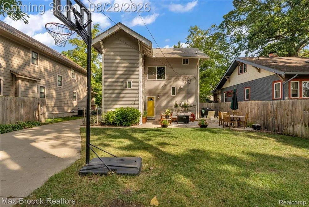 118 Rhode Island Avenue Royal Oak City, MI 48067