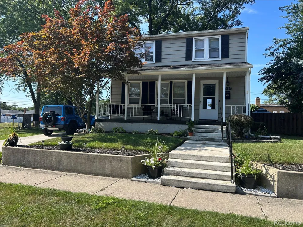 17429 Oconnor Avenue Allen Park City, MI 48101