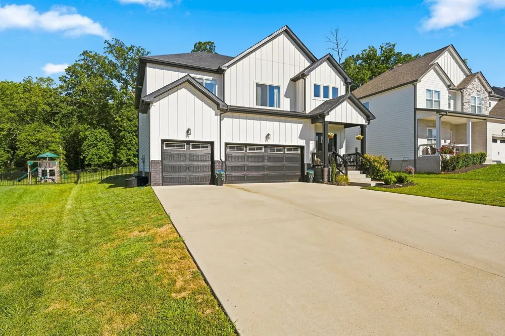 1738 Oak Forest Dr Clarksville, TN 37043