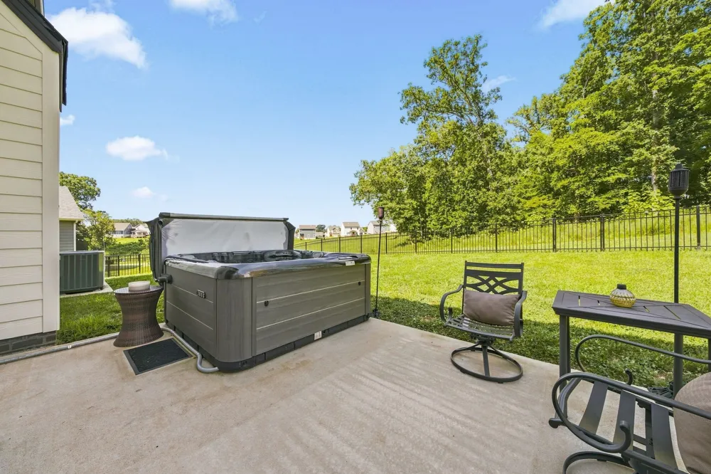 1738 Oak Forest Dr Clarksville, TN 37043
