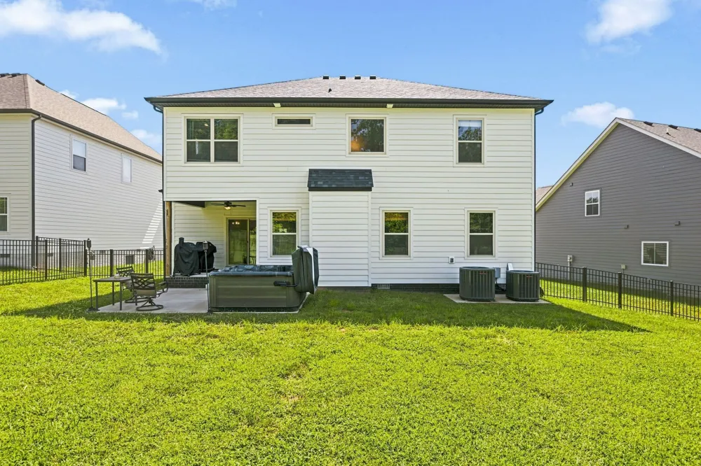 1738 Oak Forest Dr Clarksville, TN 37043