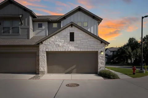 2500 FOREST CREEK DRIVE #201