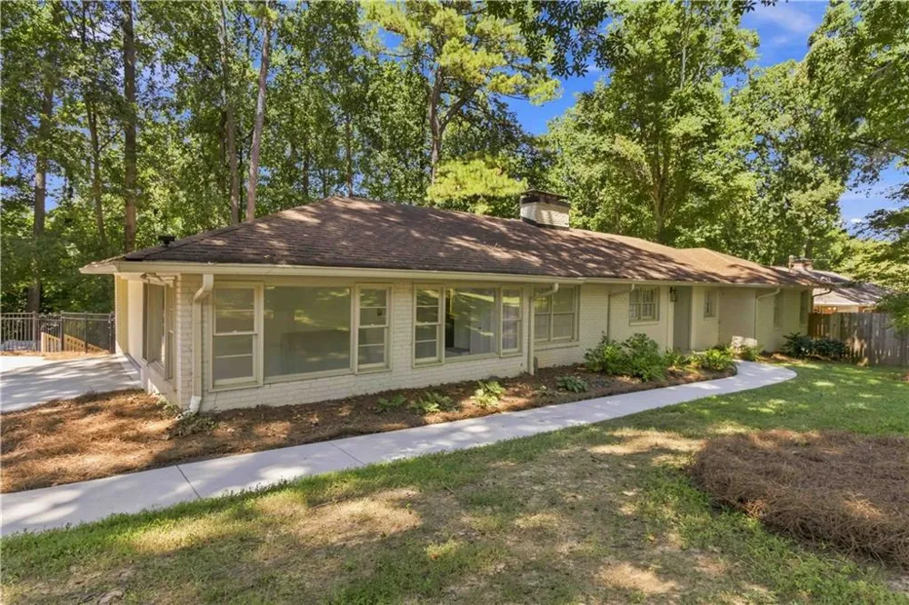 6748 Brandon Mill Road Sandy Springs, GA 30328