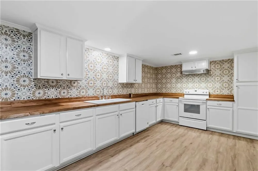 6748 Brandon Mill Road Sandy Springs, GA 30328