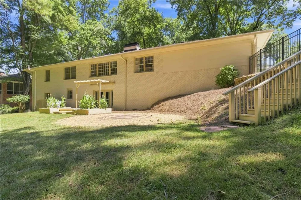 6748 Brandon Mill Road Sandy Springs, GA 30328