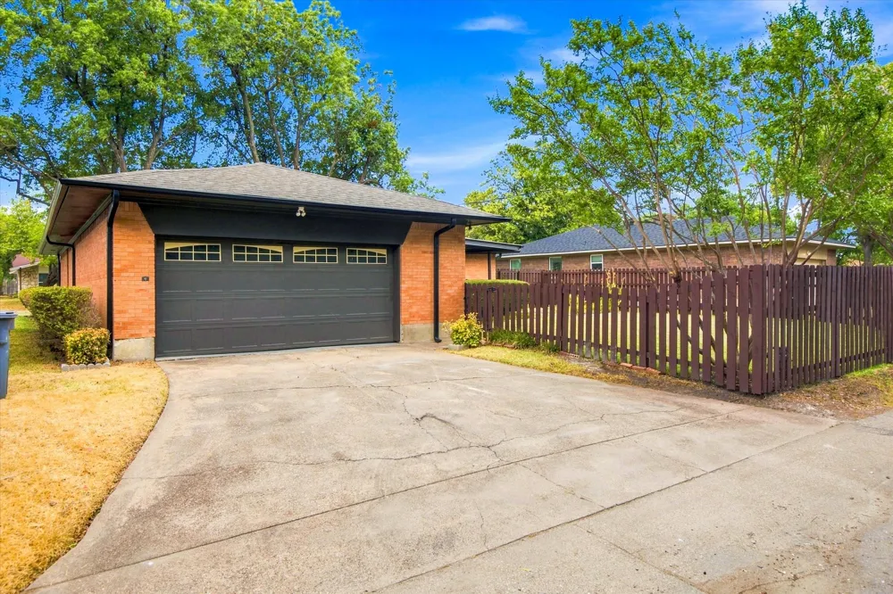 5826 Enchanted Lane Dallas, TX 75227