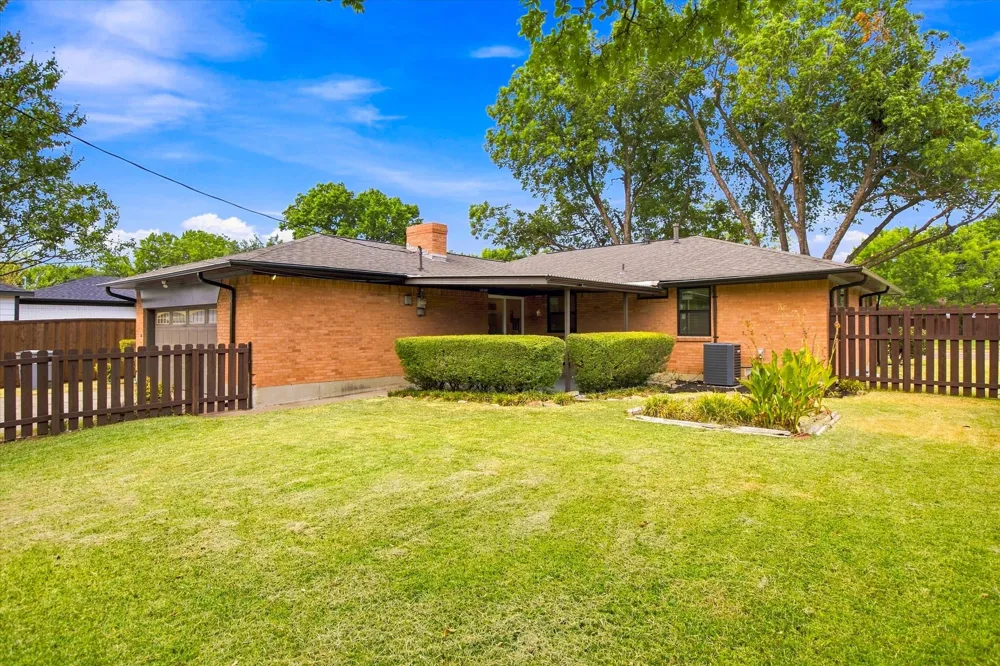 5826 Enchanted Lane Dallas, TX 75227