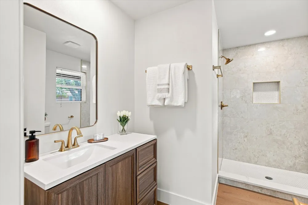 5826 Enchanted Lane Dallas, TX 75227