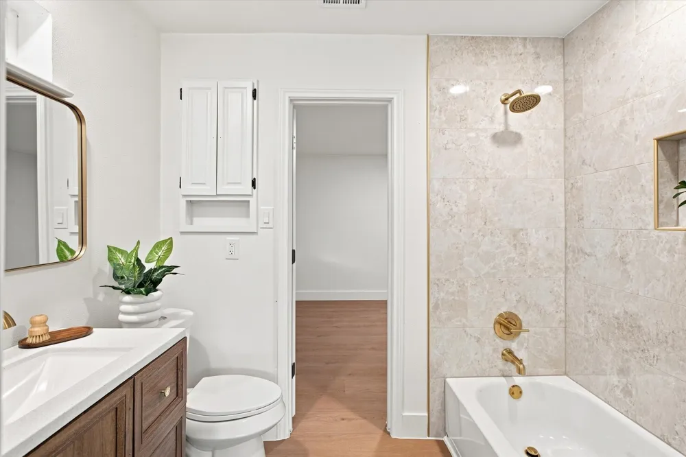 5826 Enchanted Lane Dallas, TX 75227