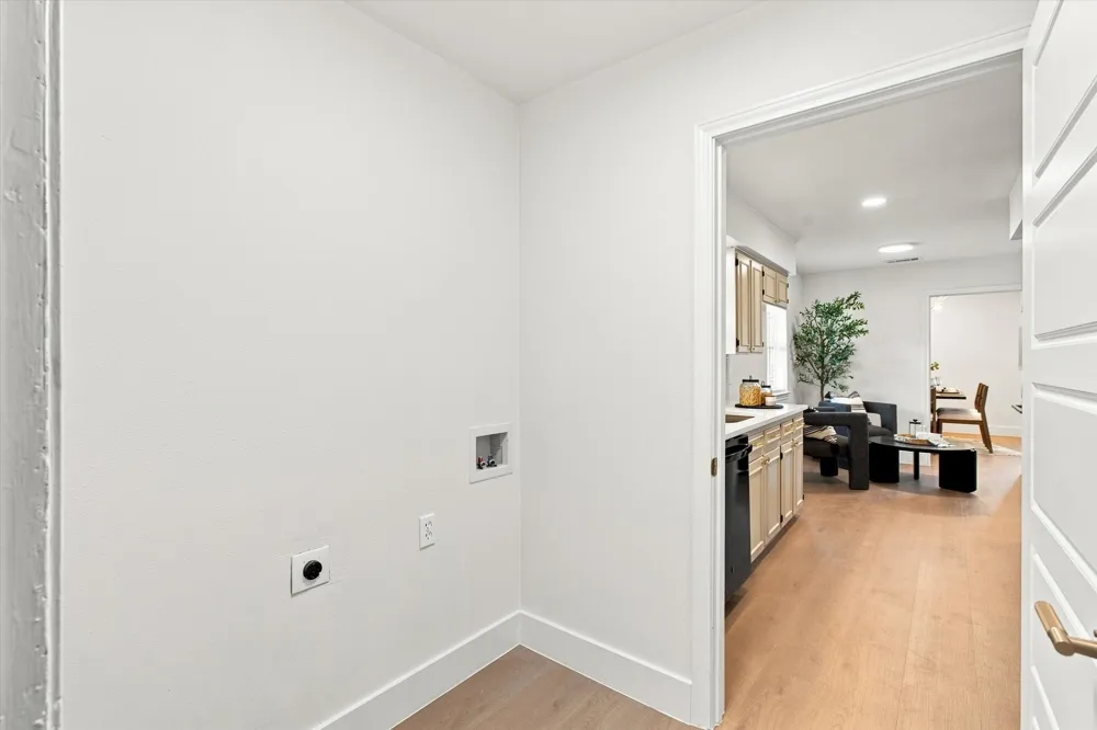 5826 Enchanted Lane Dallas, TX 75227