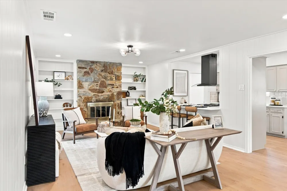 5826 Enchanted Lane Dallas, TX 75227
