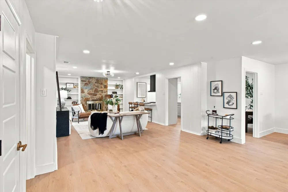 5826 Enchanted Lane Dallas, TX 75227