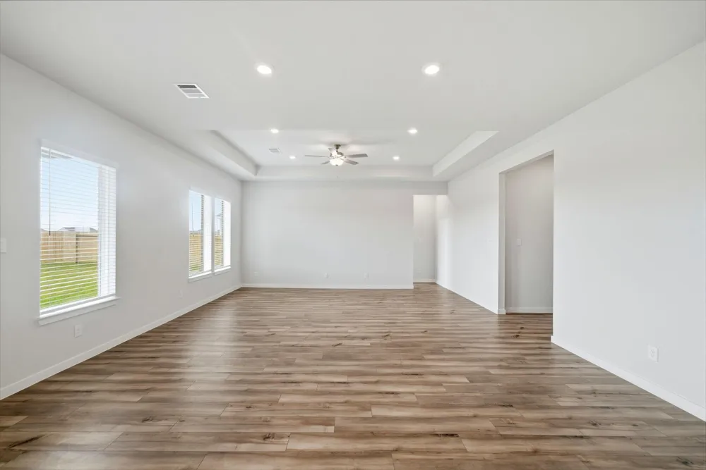 1616 Elm Court Angleton, TX 77515