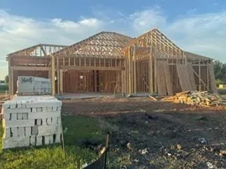 1616 Elm Court Angleton, TX 77515