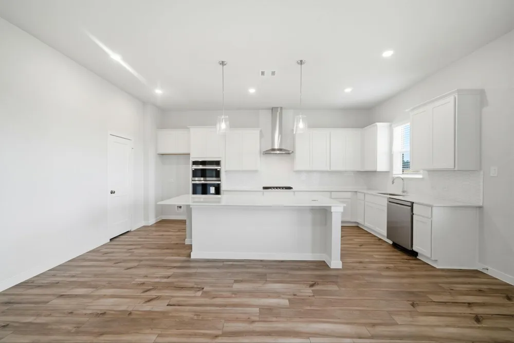 1616 Elm Court Angleton, TX 77515