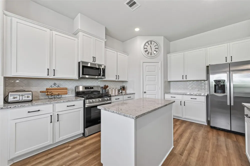 1131 Southfork Ranch Drive Sealy, TX 77474
