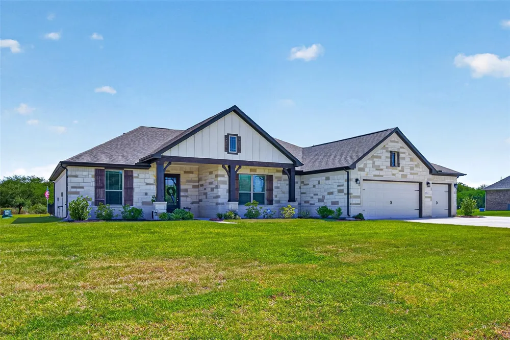 1131 Southfork Ranch Drive Sealy, TX 77474