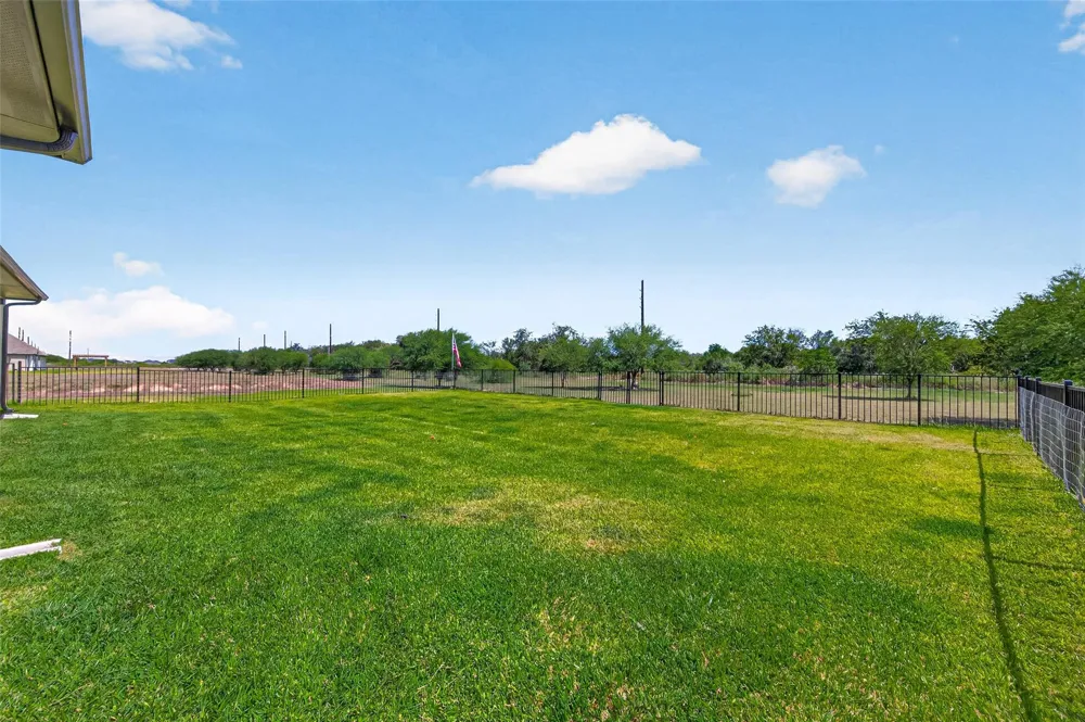 1131 Southfork Ranch Drive Sealy, TX 77474