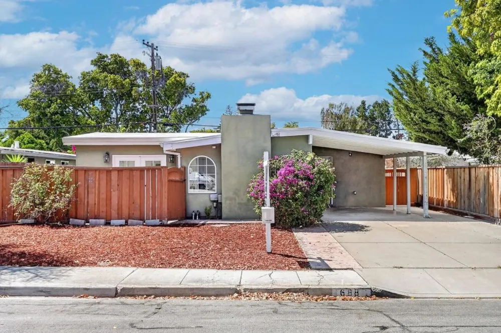 688 Woodhams Road Santa Clara, CA 95051