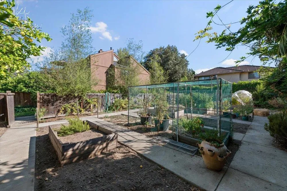1691 Grant Road Mountain View, CA 94040