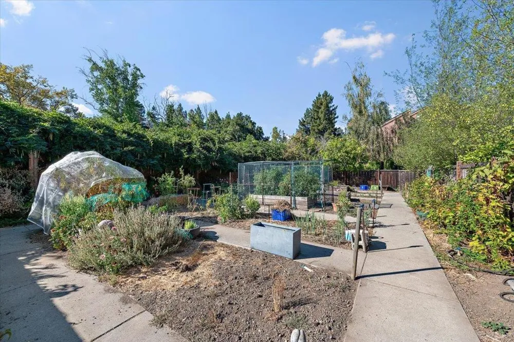 1691 Grant Road Mountain View, CA 94040