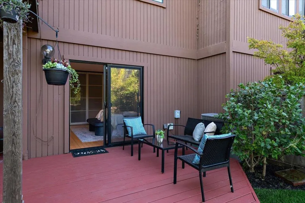 1691 Grant Road Mountain View, CA 94040
