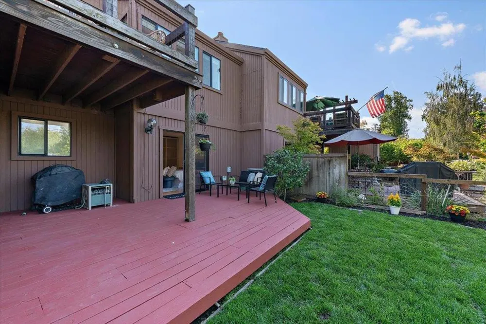 1691 Grant Road Mountain View, CA 94040