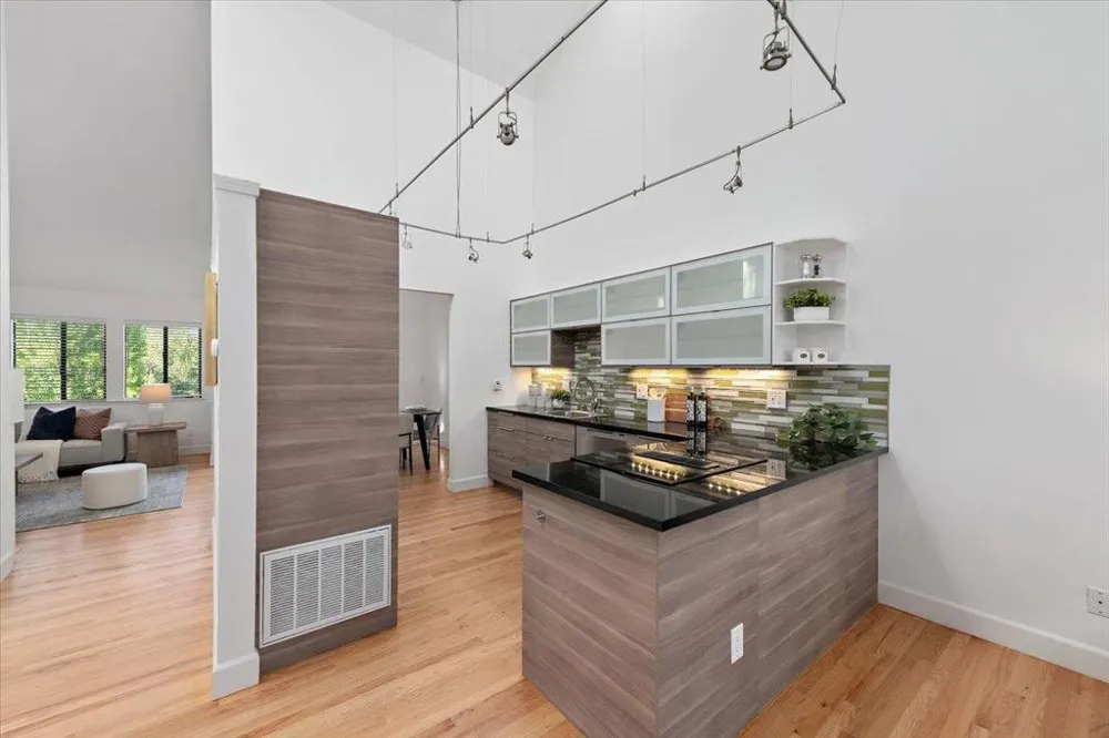 1691 Grant Road Mountain View, CA 94040
