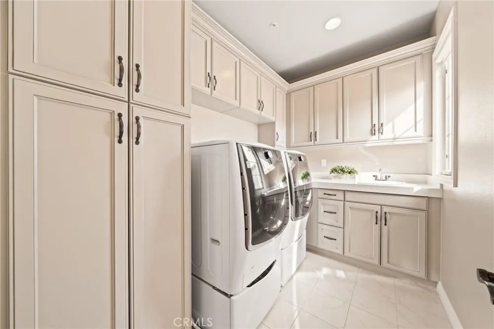 46 Shadybend Irvine, CA 92602