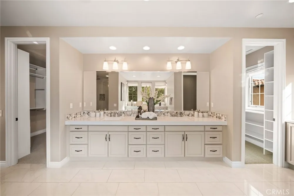 46 Shadybend Irvine, CA 92602