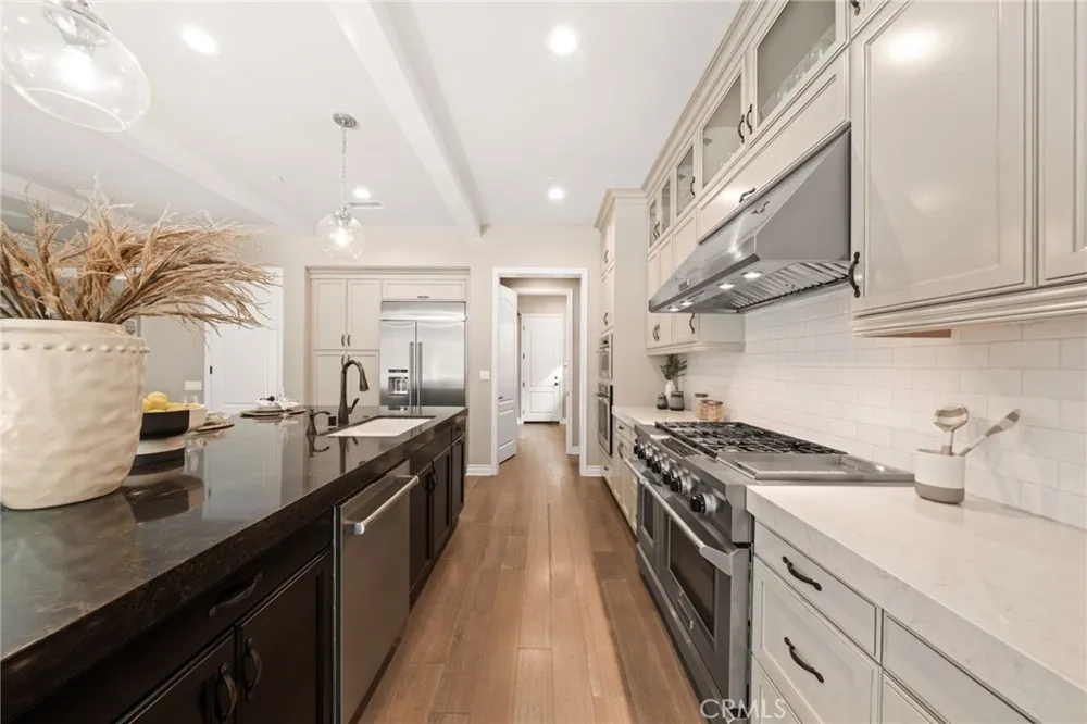 46 Shadybend Irvine, CA 92602