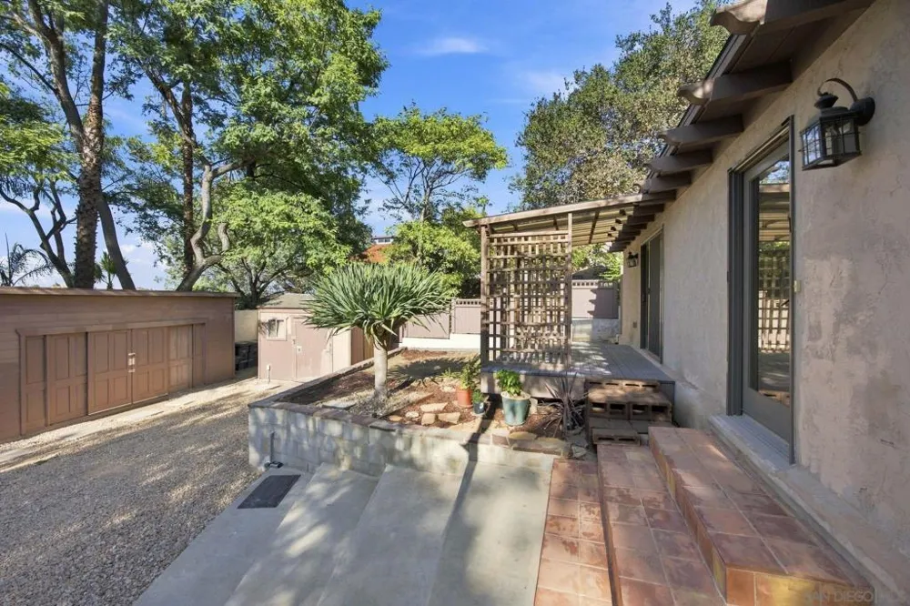 9498 Grossmont Blvd La Mesa, CA 91941