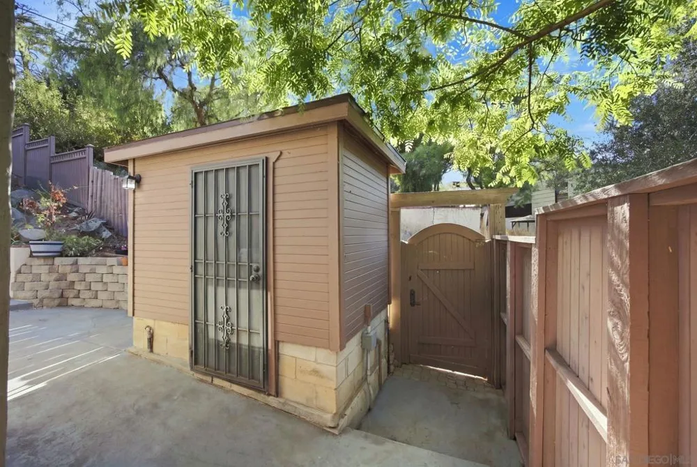 9498 Grossmont Blvd La Mesa, CA 91941