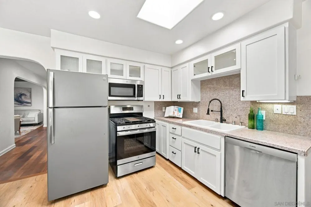 9498 Grossmont Blvd La Mesa, CA 91941