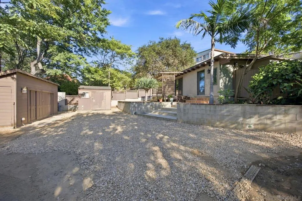 9498 Grossmont Blvd La Mesa, CA 91941