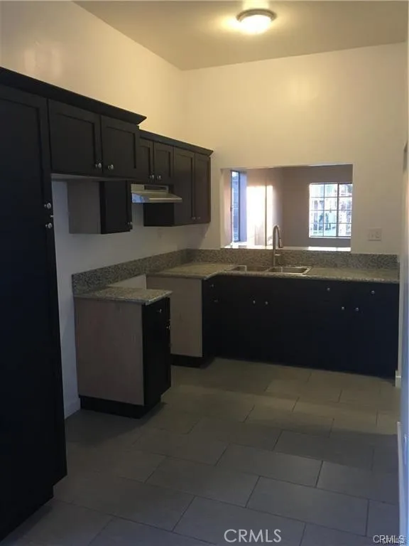 4354 Compton Los Angeles, CA 90011
