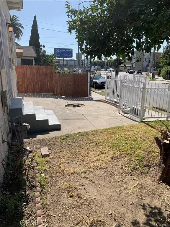 4354 Compton Los Angeles, CA 90011