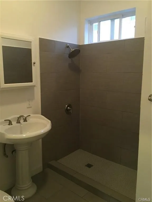 4354 Compton Los Angeles, CA 90011